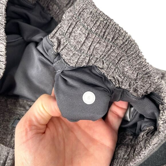 Lululemon Hotty‎ Hot Short II *Long 4" Size 6 - Picture 4 of 8